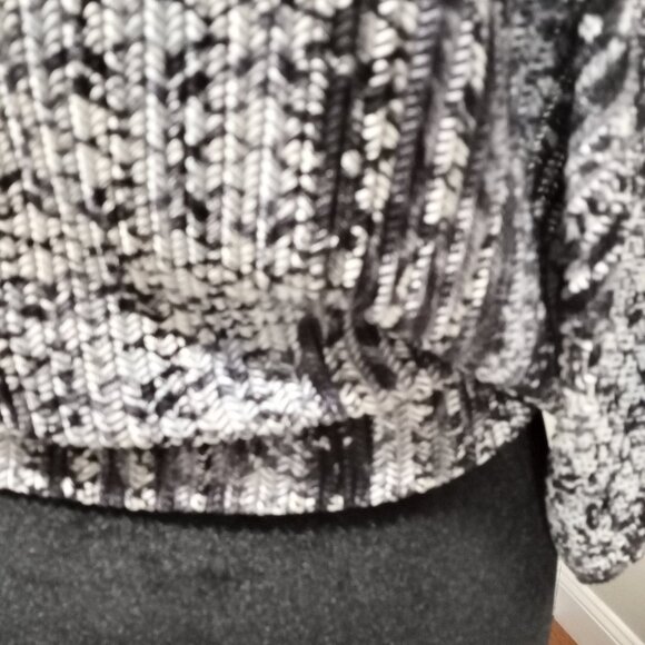 ALBERTO MAKALI BLACK/WHITE BOAT NECK EMBELLISHED BATWING WOMEN TOP SIZE M - Picture 4 of 11